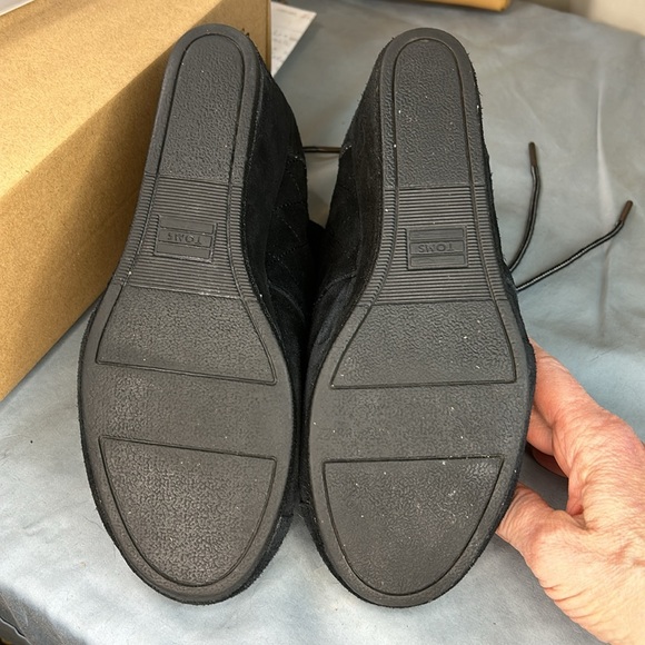 Toms 7.5 Suede Wedge Bootie - Picture 8 of 8